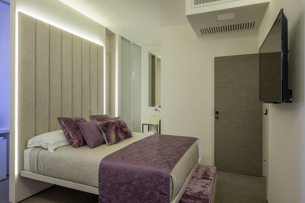 Room 230 Roma Luxury Suites Room photo